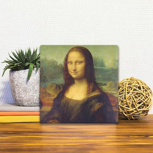 A Slidetile of the The Mona Lisa sitting on a table.